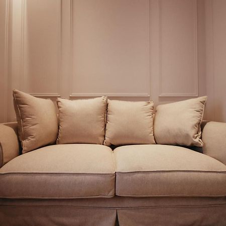 The Crown Boutique Hotel & Spa Tirana Esterno foto