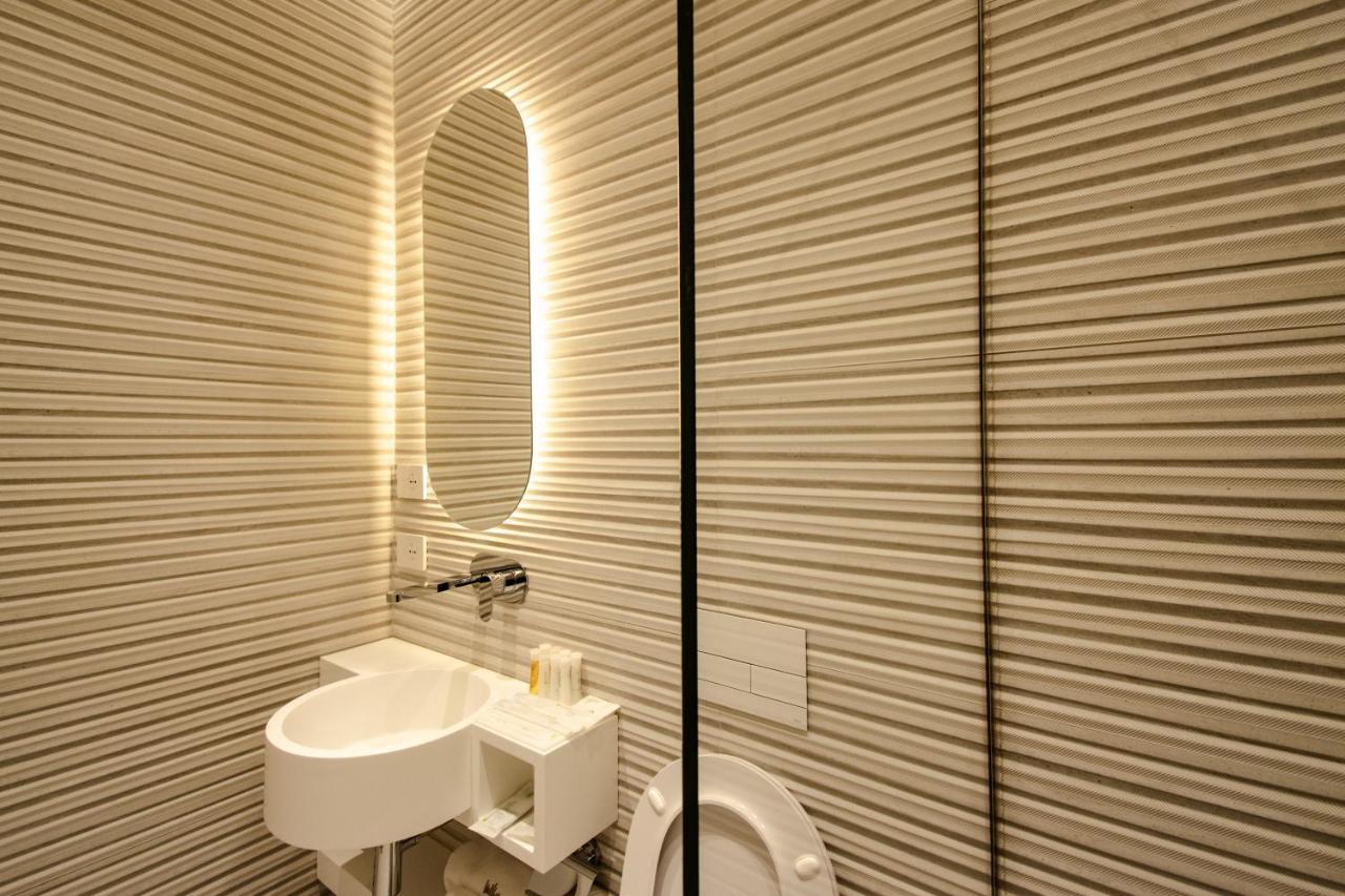 The Crown Boutique Hotel & Spa Tirana Esterno foto