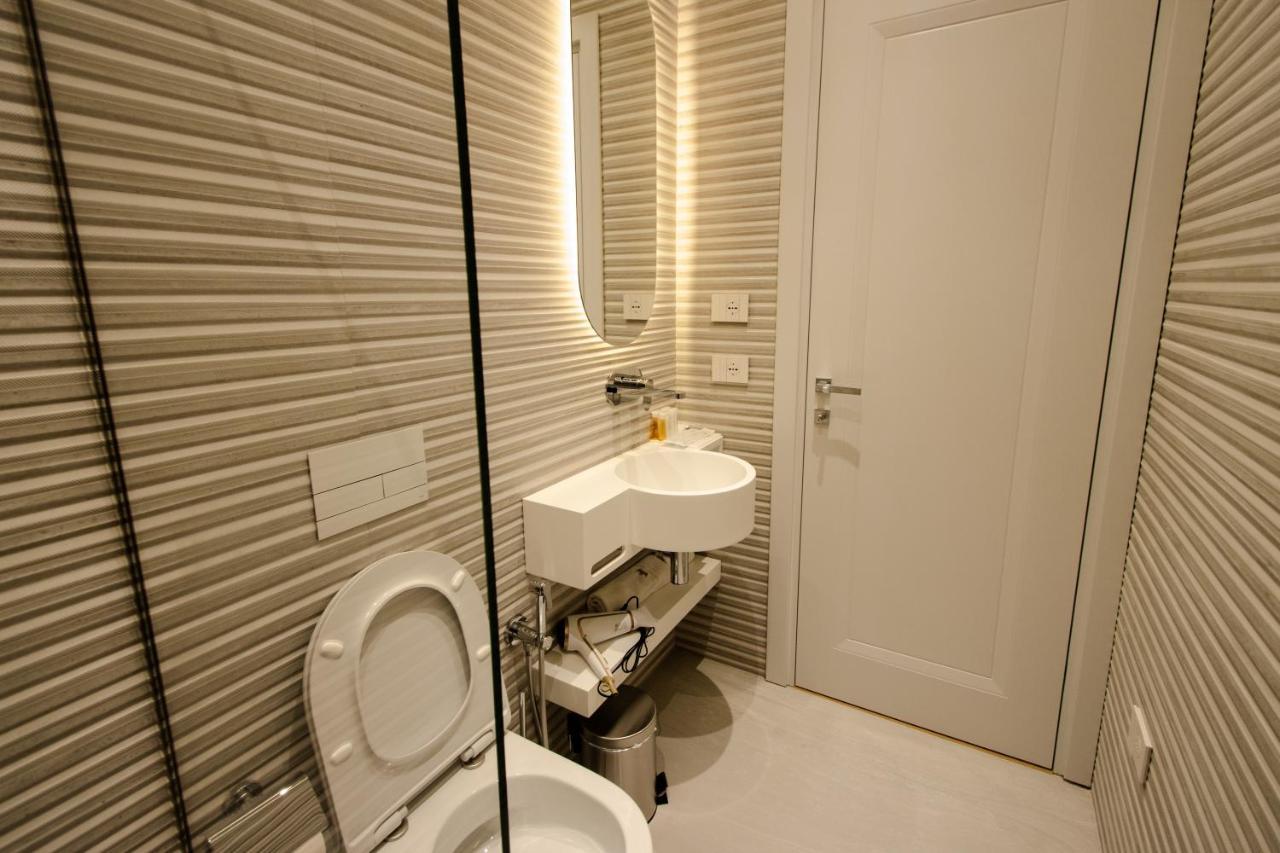 The Crown Boutique Hotel & Spa Tirana Esterno foto
