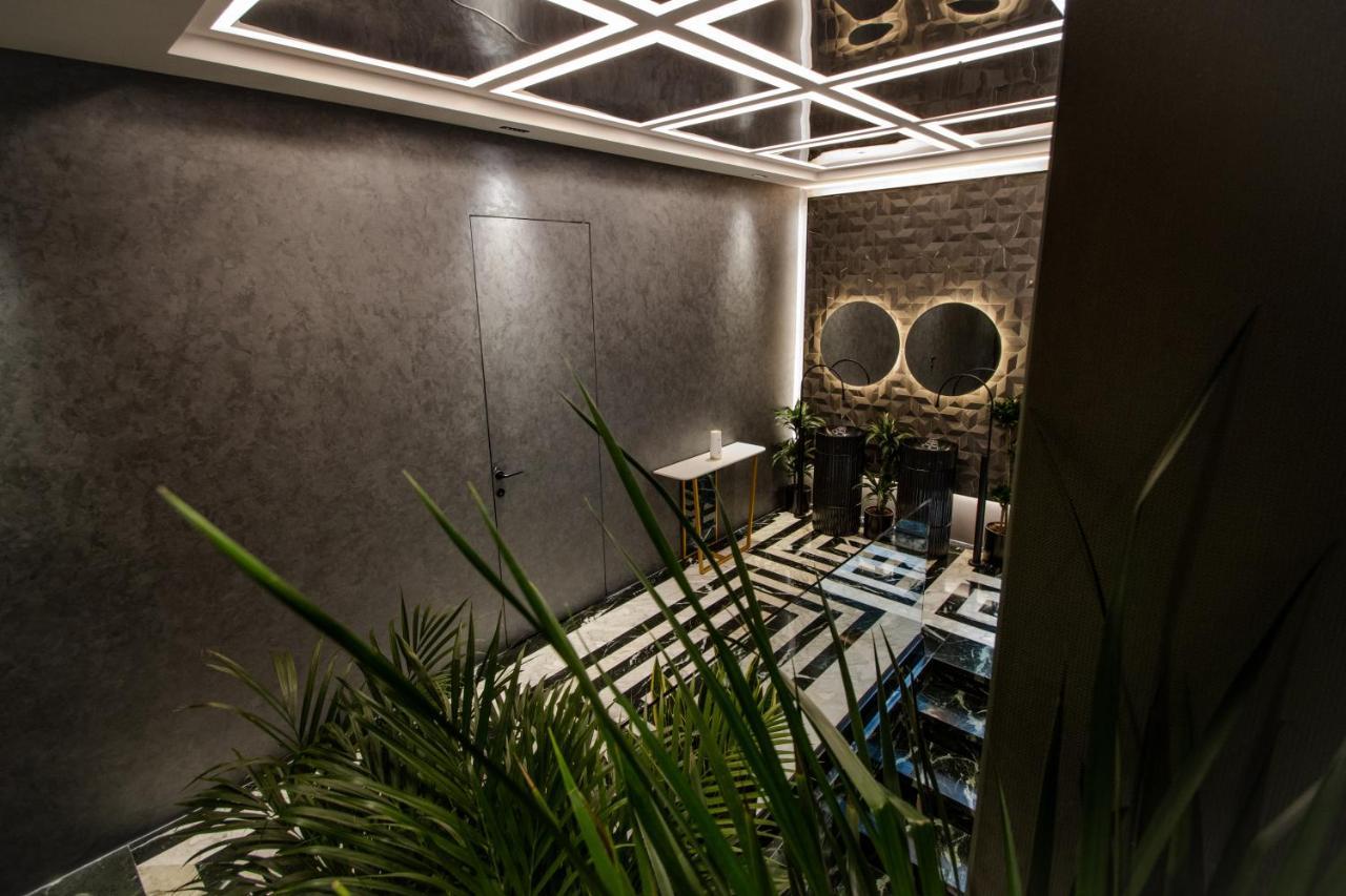 The Crown Boutique Hotel & Spa Tirana Esterno foto