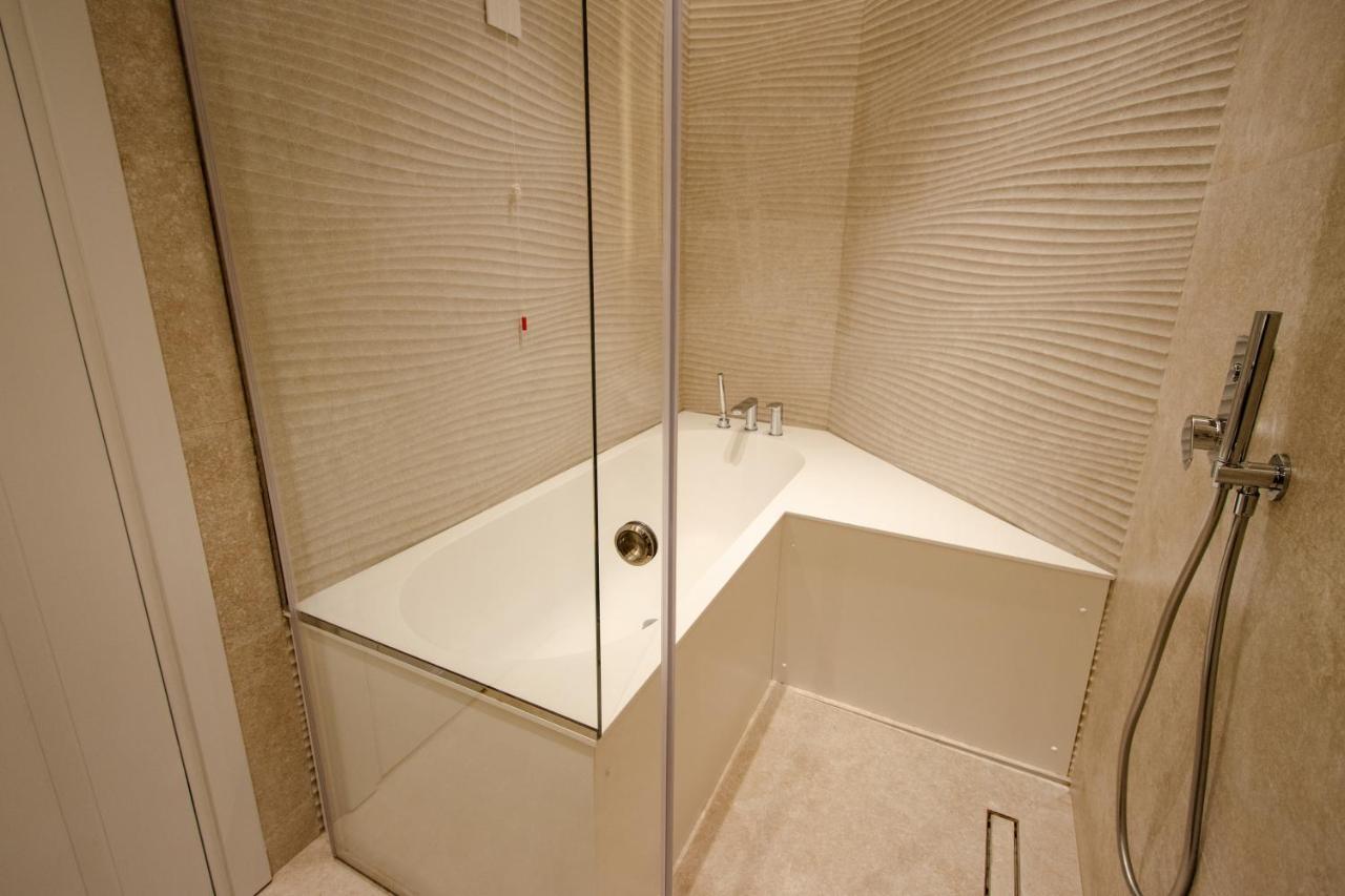 The Crown Boutique Hotel & Spa Tirana Esterno foto
