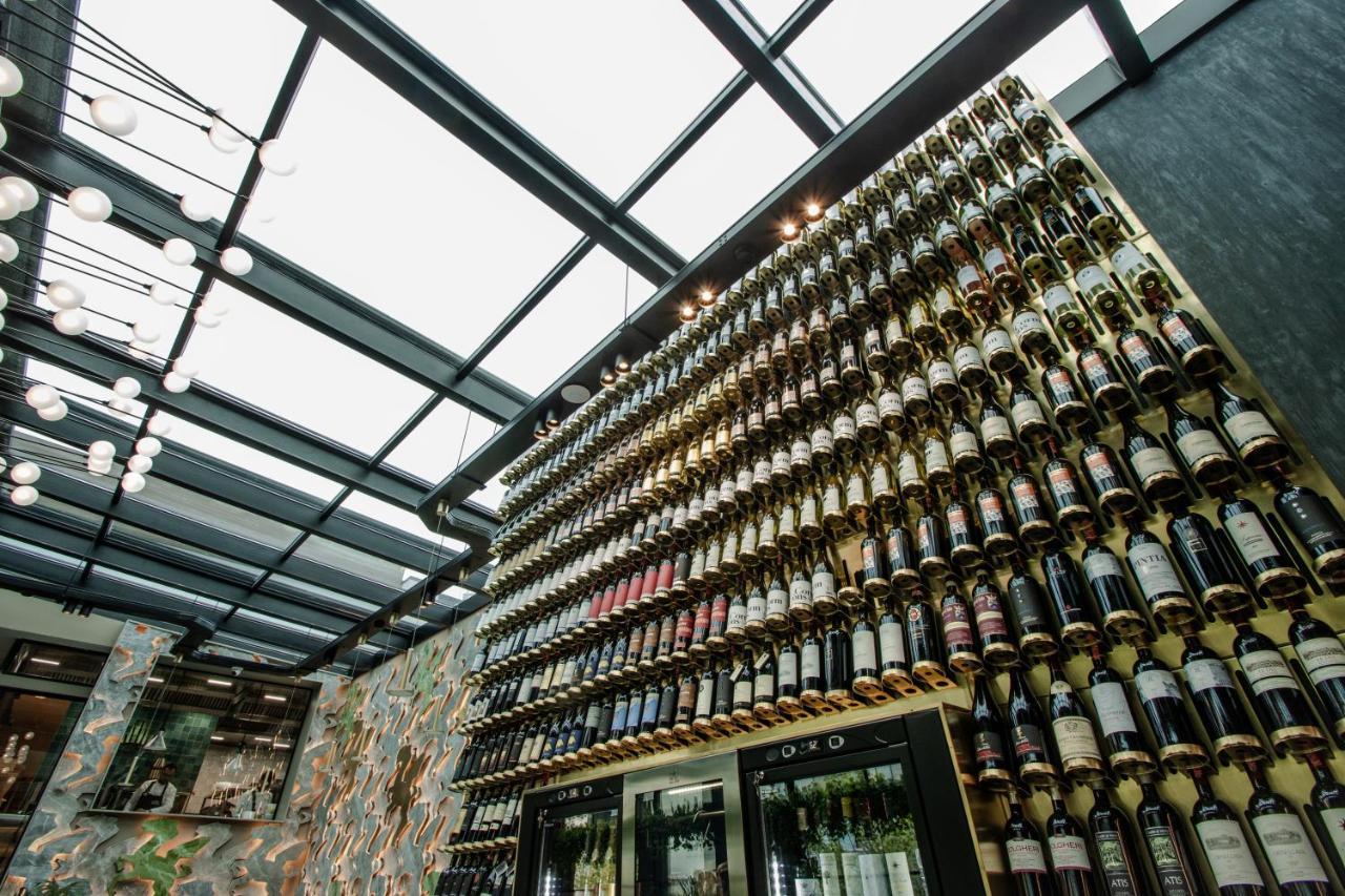 The Crown Boutique Hotel & Spa Tirana Esterno foto