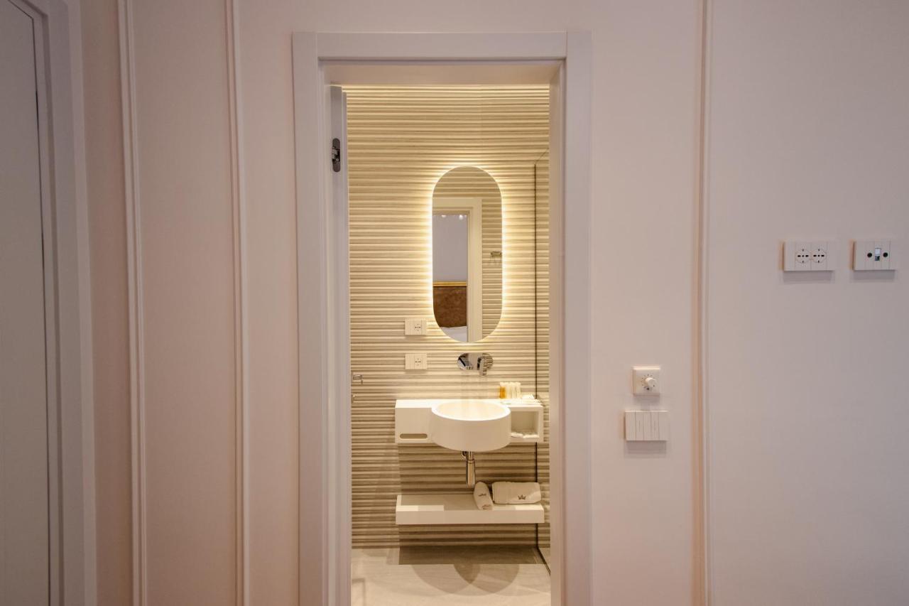 The Crown Boutique Hotel & Spa Tirana Esterno foto