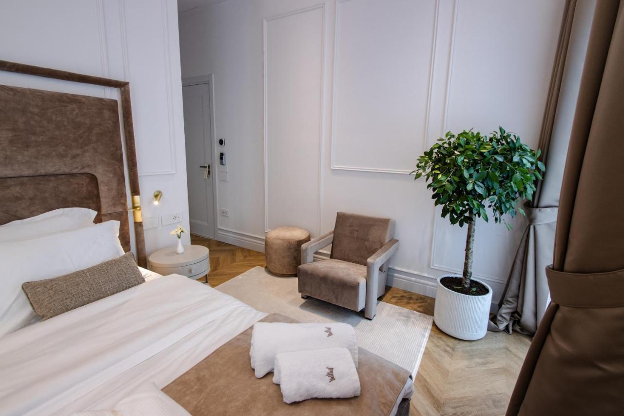 The Crown Boutique Hotel & Spa Tirana Esterno foto