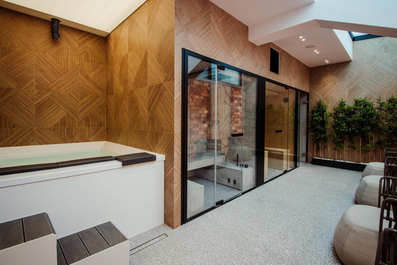 The Crown Boutique Hotel & Spa Tirana Esterno foto