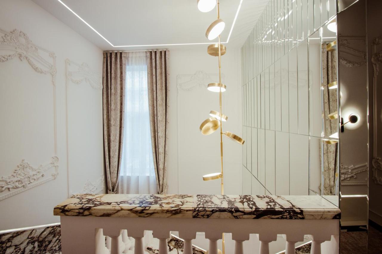 The Crown Boutique Hotel & Spa Tirana Esterno foto