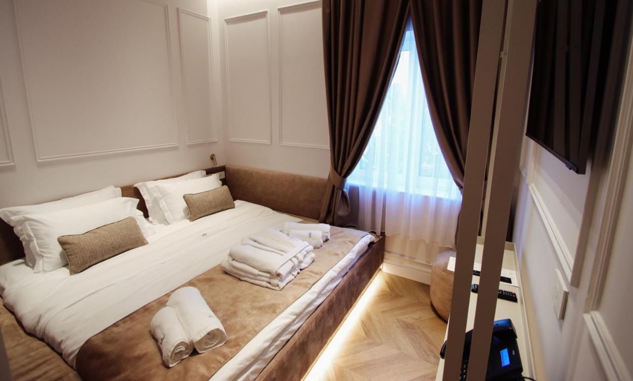 The Crown Boutique Hotel & Spa Tirana Esterno foto