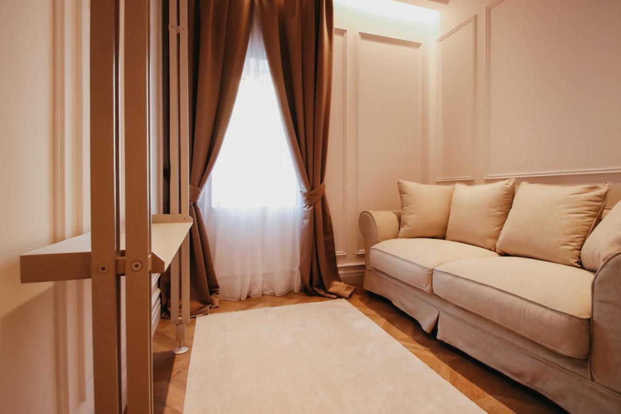 The Crown Boutique Hotel & Spa Tirana Esterno foto