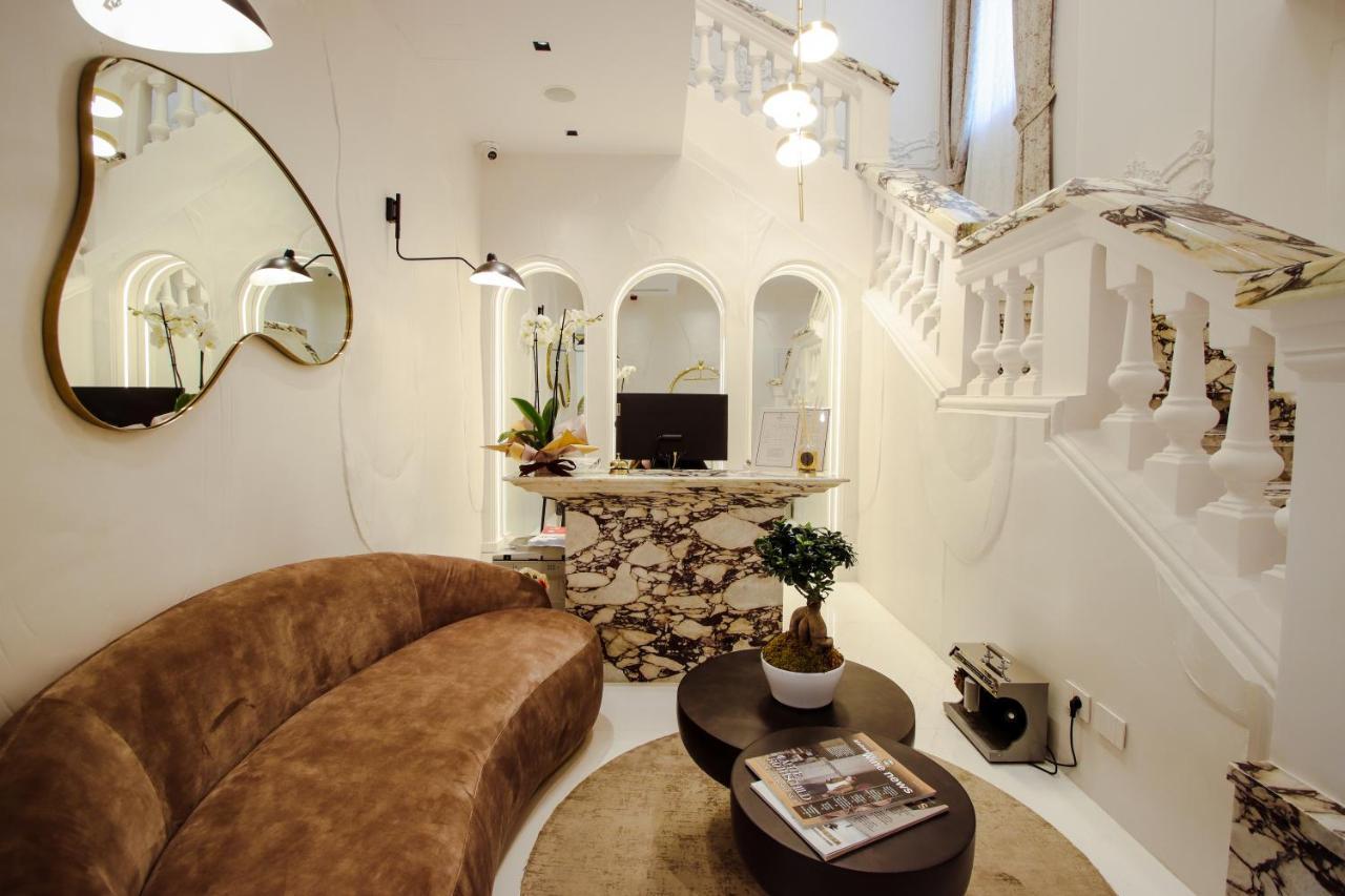 The Crown Boutique Hotel & Spa Tirana Esterno foto